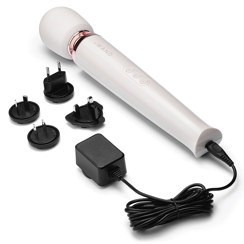Le Wand Rechargeable Vibrating Massager • Cosmo Sexcellence Award • White