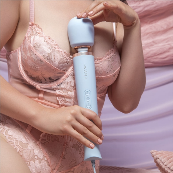 Le Wand Plug-In Vibrating Massager • Sky Blue