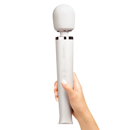 Le Wand Rechargeable Vibrating Massager • Cosmo Sexcellence Award • White